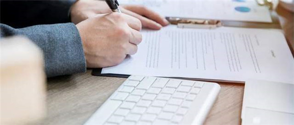 工程保證保險(xiǎn)合同中，投保人、保險(xiǎn)人、被保險(xiǎn)人各有哪些權(quán)利？